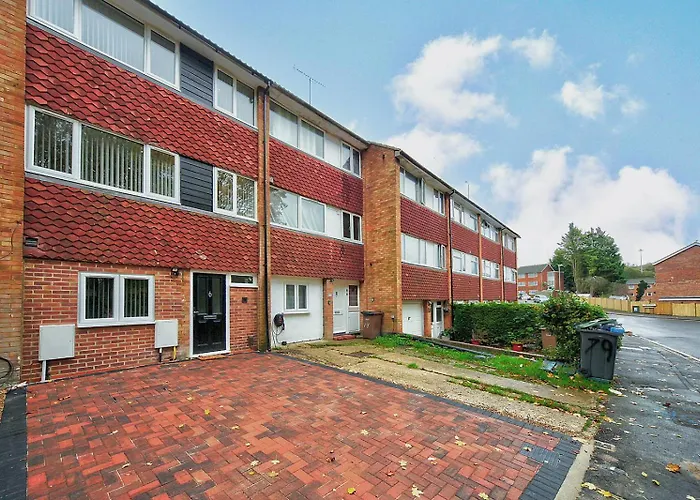 The Falcons Nest All Ensuite Self Check In And Out Luton Airport